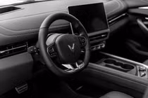 VinFast VF 7: Điểm nổi bật cho người dùng và chuyên gia ô tô