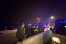 Công an Hà Nội kịp thời ngăn chặn người phụ nữ có ý định tự tử