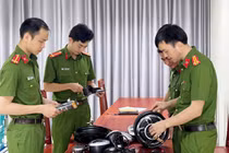 Triệt phá 2 đường dây buôn lậu bình ắc quy, phụ tùng xe điện