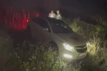 Phạt tài xế ô tô 'dính cồn' né chốt CSGT lùi xe lao xuống ruộng ở Thái Nguyên