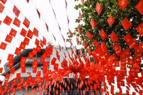 Phố phường Hà Nội rực rỡ sắc cờ chào đón ngày lễ lớn của dân tộc