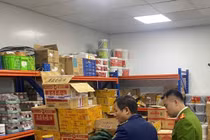 Phát hiện 1,5 tấn nguyên liệu thực phẩm không rõ nguồn gốc tại Hà Nội