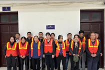 Bắt giữ ổ nhóm đánh bạc trên sông Hồng, thu giữ gần 100 triệu đồng