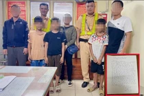 3 anh em họ đi lạc được CSGT hỗ trợ trở về với gia đình 