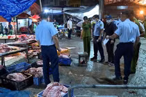 Giết mổ, tiêu thụ thịt lợn nhiễm bệnh là hành vi táng tận lương tâm