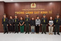 Khởi tố nhóm đối tượng sản xuất dầu gió giả sử dụng hóa chất trôi nổi