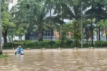 Mưa giảm, Hà Nội vẫn còn nhiều điểm úng ngập