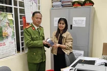 Phó trưởng Công an xã nhặt được điện thoại iPhone 14, trả lại người đánh rơi