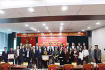 Đảng ủy VUSTA trao huy hiệu Đảng, tổng kết công tác năm 2025