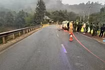 Tai nạn xe khách ở Sơn La khiến 3 người chết, 1 người bị thương