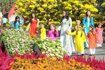 Hàng vạn người đổ về Cần Giờ hái lộc đầu năm, giới đầu tư nhìn thấy “chỉ báo” tăng trưởng mới 