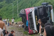 Xe khách bị lật do mất phanh ở dốc Cun , một người tử vong
