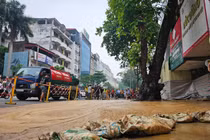  Bùn lại phun trào tại khu vực đào hầm metro Nhổn- ga Hà Nội