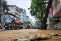  Bùn lại phun trào tại khu vực đào hầm metro Nhổn- ga Hà Nội