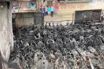 Thủ tướng yêu cầu làm rõ nguyên nhân vụ cháy bãi trông giữ xe gầm cầu Vĩnh Tuy