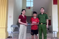 Nam sinh lớp 6 nhặt được của rơi trả người đánh mất