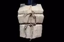 Áo phao của hành khách sống sót vụ Titanic được bán giá hơn 23 tỷ