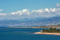 Phát hiện thành phố thời Trung cổ bí ẩn dưới hồ Issyk-Kul