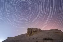 Siêu trăng đầu tiên năm 2026 và mưa sao băng Quadrantids cùng xuất hiện