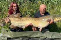 Sốc nặng những con cá trê “quái vật” bị cần thủ tóm gọn