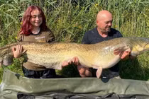 Sốc nặng những con cá trê “quái vật” bị cần thủ tóm gọn