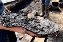 Chiếc giày da khổng lồ 2.000 tuổi hé lộ bí mật động trời