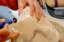 Bức tượng nữ thần Hy Lạp cổ xưa hé lộ bí ẩn tại Metropolis