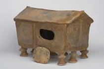 Phát hiện bình tro cổ đại hình nhà 2.600 năm tại Ba Lan