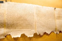 Dùng AI để giải mã những cuộn giấy Biển Chết 