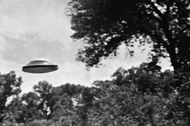 Bí ẩn vật thể lạ nghi UFO tại căn cứ hải quân Mỹ gây chú ý