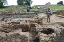 Phát hiện viên đá quý La Mã độc đáo tại Bremenium ở Anh