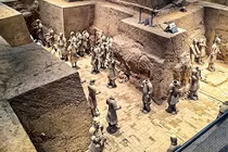 Sốc: Tượng đất nung nghìn năm tuổi trong mộ vua Tần bị xô vỡ