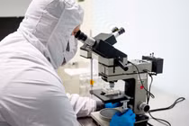 NASA phát hiện 26 loài vi khuẩn chưa biết trong phòng sạch vũ trụ