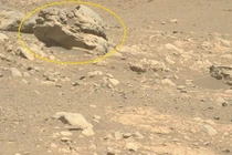 NASA phát hiện tảng đá bí ẩn trên sao Hỏa
