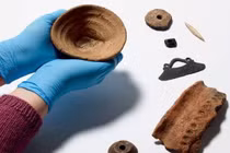 Vén màn bí ẩn hàng ngàn cốc đất sét 3.500 tuổi của Hy Lạp