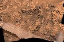 NASA phát hiện đá kỳ lạ giống 'vảy rồng' trên sao Hỏa