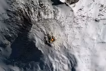 Núi lửa Erebus ở Nam Cực phun bụi vàng mỗi ngày