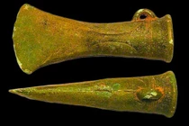 Phát hiện rìu 3.000 năm tuổi từ thiên thạch ở Indonesia