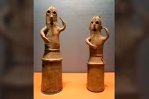 Hai bức tượng Haniwa kỳ lạ từ thời kỳ Kofun gây chú ý