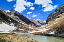 Phát hiện cấu trúc kỳ lạ đang nâng dãy Himalaya lên cao