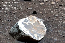Bắt gặp đá trắng lạ trên sao Hỏa, nghi dấu vết mưa cổ