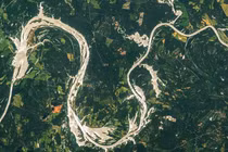 Bức ảnh ngoạn mục từ không gian: Sông Alabama như con rồng vàng huyền bí