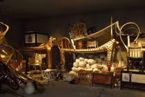 Dọn cát phát hiện bậc thang lạ, hé lộ lăng mộ pharaoh Ai Cập 