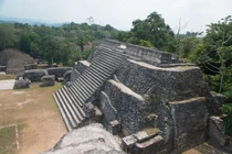 Khai quật mộ cổ, hé lộ nhà cai trị đầu tiên ở thành phố Maya