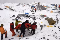 Nguyên nhân thi thể nhà leo núi mãi nằm trên đỉnh Everest