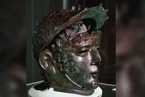 Mũ đồng 'mặt nạ' quý hiếm của đế chế La Mã cổ đại