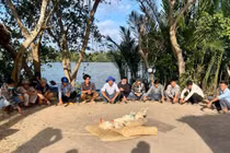 Vĩnh Long bắt giữ 12 người tham gia đá gà ăn tiền, thu giữ gần 50 triệu đồng