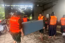 Di dời hàng trăm người dân khỏi vùng nguy cơ sạt lở, ngập lụt ở Quảng Trị