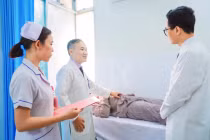 Cấp cứu thành công cho bé trai bị xoắn tinh hoàn nguy hiểm