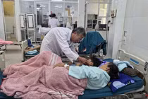 Hàng chục người nghi bị ngộ độc sau khi ăn bánh mì ở Quảng Trị